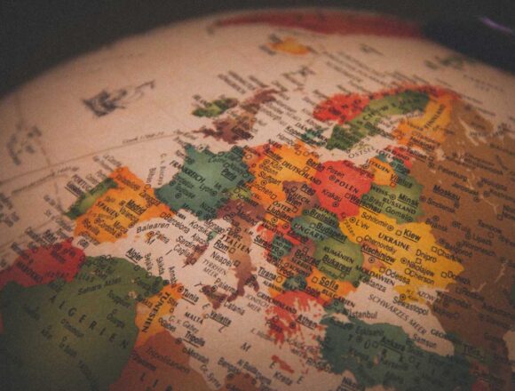 Oil prices down 3% with recession fears in focus