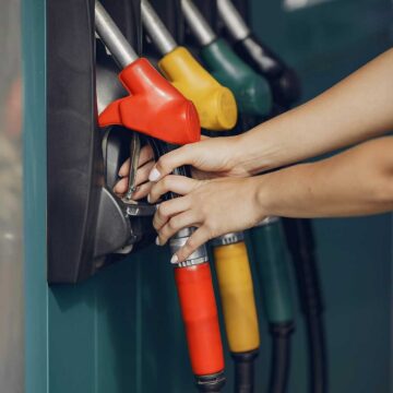 petrol-pump Oil prices down 3% with recession fears in focus