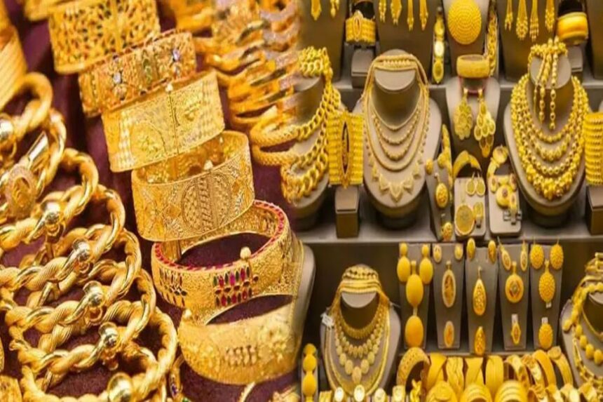 அதிரடியாக ரூ.1080 குறைந்த தங்கம் விலை – மளமளவென விலை குறைந்தால் மக்கள் மகிழ்ச்சி