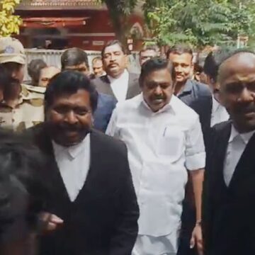 அறப்போர் இயக்கத்திற்கு எதிராக வழக்கு -சென்னை உயர்நீதிமன்றத்தில் இபிஎஸ் ஆஜர் அறப்போர் இயக்கத்திற்கு எதிராக வழக்கு -சென்னை உயர்நீதிமன்றத்தில் இபிஎஸ் ஆஜர்