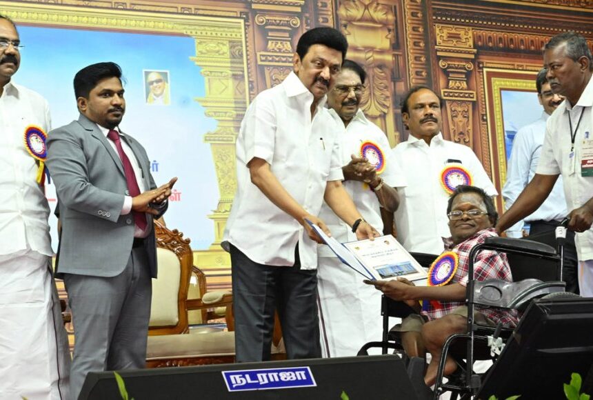 ஆய்வுக்கு சென்ற இடத்தில் முதலமைச்சர் போட்ட உத்தரவு - கலங்கி நிற்பவர்களுக்கு கைகொடுத்த அரசு ஆய்வுக்கு சென்ற இடத்தில் முதலமைச்சர் போட்ட உத்தரவு – கலங்கி நிற்பவர்களுக்கு கைகொடுத்த அரசு