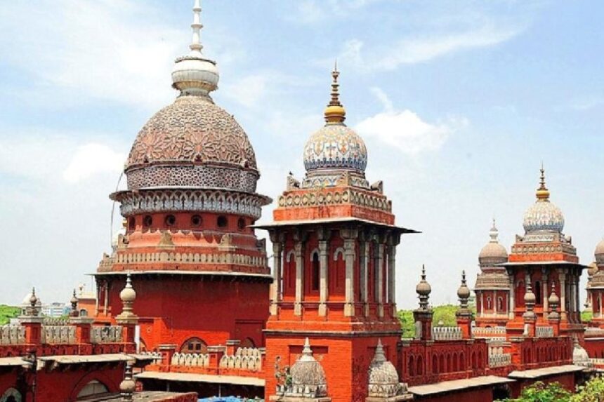 இ-பாஸ் அமல் குறித்து மறுஆய்வு செய்ய கோரிக்கை - தமிழக அரசின் மனு நாளை விசாரணை இ-பாஸ் அமல் குறித்து மறுஆய்வு செய்ய கோரிக்கை – தமிழக அரசின் மனு நாளை விசாரணை