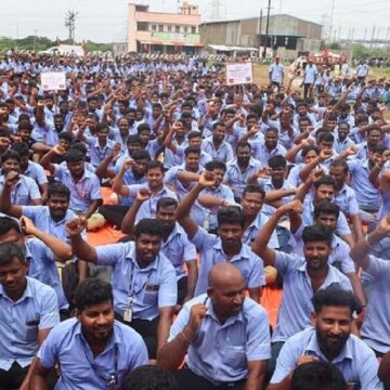 இரவோடு இரவாக சாம்சங் ஊழியர்களை கைது செய்த போலீஸ்