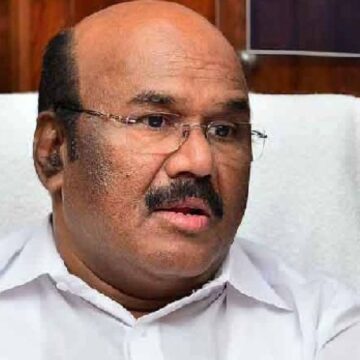 ”உதயநிதி டி-ஷர்ட் அணிந்து வருகிறார்..கட்சியினர் அணிந்து வந்தால் ஒப்புக்கொள்வாரா?”