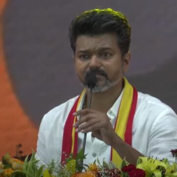 என்னை வாழ வைத்த மக்களுக்காவே அரசியலுக்கு வந்தேன் –  விஜய்