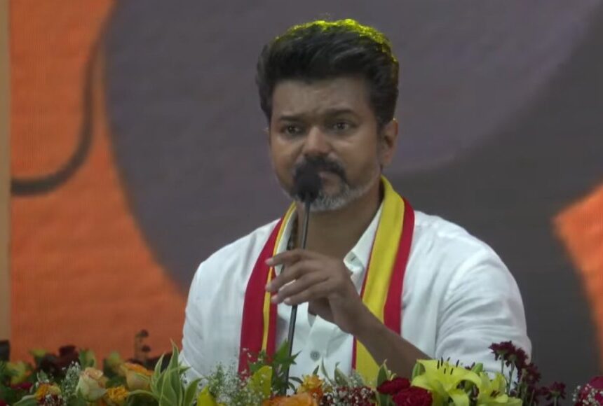 என்னை வாழ வைத்த மக்களுக்காவே அரசியலுக்கு வந்தேன் - விஜய் என்னை வாழ வைத்த மக்களுக்காவே அரசியலுக்கு வந்தேன் – விஜய்