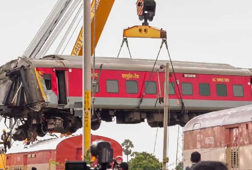 கவரப்பேட்டை ரயில் விபத்து வழக்கு..ரயிலை கவிழ்க்க சதி. கவரப்பேட்டை ரயில் விபத்து வழக்கு..ரயிலை கவிழ்க்க சதி.. புதிய சட்டப்பிரிவு சேர்ப்பு