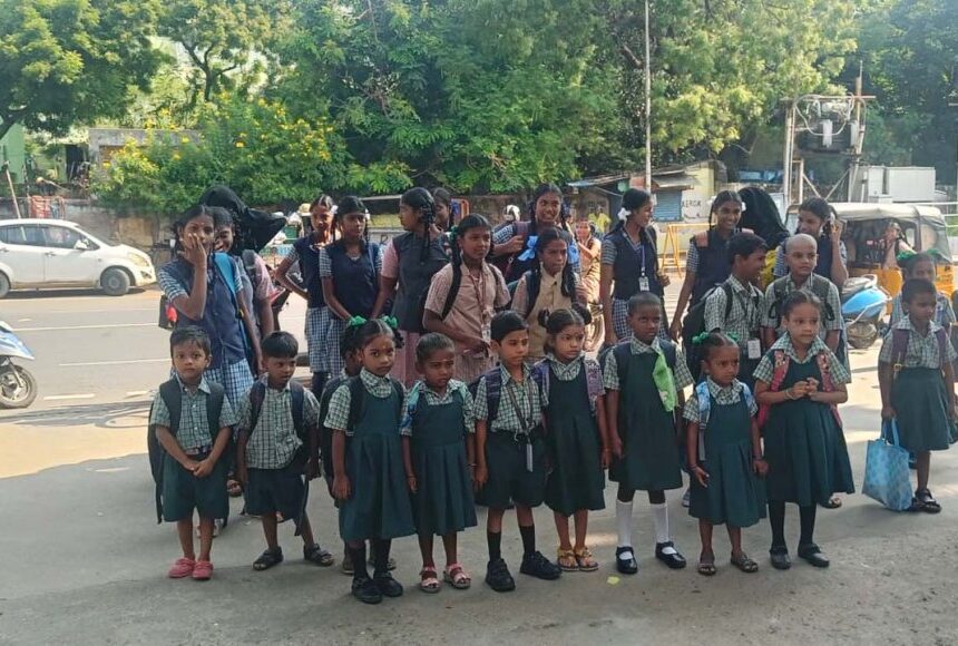 காலாண்டு விடுமுறைக்குப்பின் பள்ளிகள் இன்று துவக்கம்! காலாண்டு விடுமுறைக்குப்பின் பள்ளிகள் இன்று துவக்கம்!