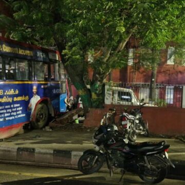 குடிபோதையில் பஸ் மெக்கானிக் செய்த சம்பவம்-10 நாட்களாக பணி வழங்காததால் ஆத்திரம்