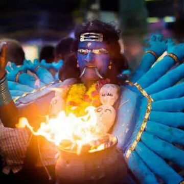 குலசேகரன்பட்டினம் முத்தாராம்மன் கோயில் தசரா திருவிழா.. சிறப்பாக நடந்த மகிசாசூரசம்ஹாரம்