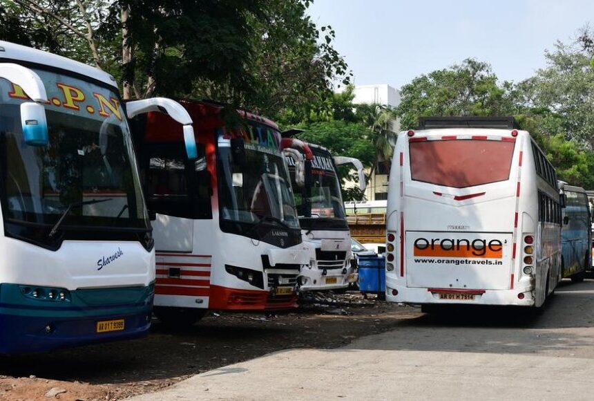 கூடுதல் கட்டணம் வசூலிக்கும் ஆம்னி பேருந்துகள் மீது கடும் நடவடிக்கை எடுக்கப்படும் - அமைச்சர் சிவசங்கர் கூடுதல் கட்டணம் வசூலிக்கும் ஆம்னி பேருந்துகள் மீது கடும் நடவடிக்கை எடுக்கப்படும் – அமைச்சர் சிவசங்கர்