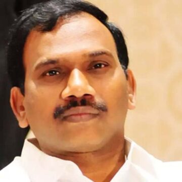 கொட்டும் மழையிலும் நன்றி… தோட்டத் தொழிலாளர்களை வியக்க வைத்த ஆ.ராசா..!