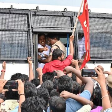 சாம்சங் தொழிலாளர்கள் 625 பேர் மீது பாய்ந்த வழக்கு.. காஞ்சியில் தொடரும் பரபரப்பு