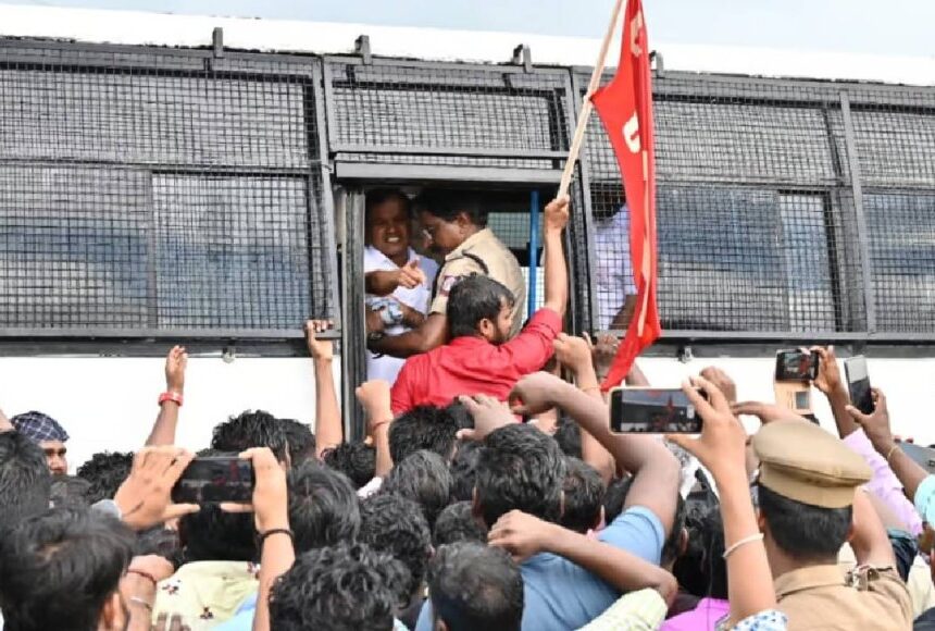 சாம்சங் தொழிலாளர்கள் 625 பேர் மீது பாய்ந்த வழக்கு. சாம்சங் தொழிலாளர்கள் 625 பேர் மீது பாய்ந்த வழக்கு.. காஞ்சியில் தொடரும் பரபரப்பு