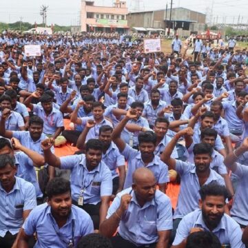 சாம்சங் தொழிலாளர்கள் போராட்டத்தால் 100 மில்லியன் டாலர் இழப்பு!