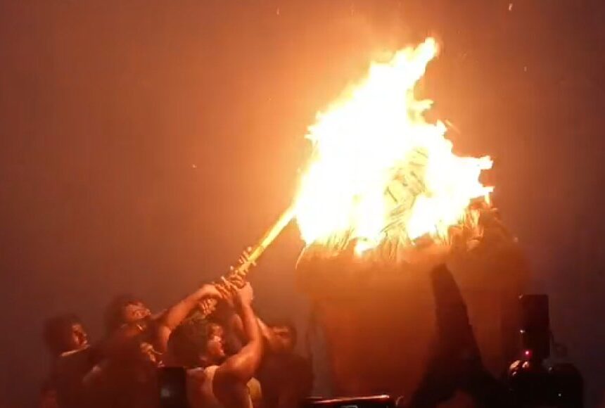 திருவண்ணாமலை தீபத்திருவிழா.. 2,668 அடி உயர மலை உச்சியில் அரோகரா முழக்கத்துடன் மகா தீபம் ..!