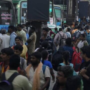 தீபாவளி – சொந்த ஊர்களுக்கு செல்ல படையெடுத்த மக்கள்