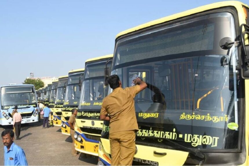 தீபாவளி டைம்...3 நாள்ல இத்தனை பேர் பஸ்ல சொந்த ஊருக்கு பயணிச்சிருக்காங்க. தீபாவளி டைம்…3 நாள்ல இத்தனை பேர் பஸ்ல சொந்த ஊருக்கு பயணிச்சிருக்காங்க.. – அரசு வெளியிட்ட புள்ளி விவரம்!