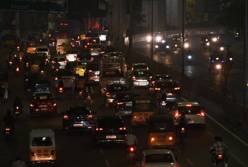 தொடர் விடுமுறை முடிந்து சென்னை திரும்பிய மக்கள்.. முக்கிய சாலைகளில் அணிவகுத்த நின்ற வாகனங்கள்