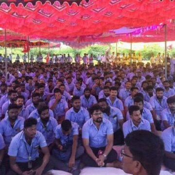 போராட்டத்தில் குதித்த ஊழியர்கள்..பேச்சுவார்த்தைக்கு இறங்கிய அமைச்சர்