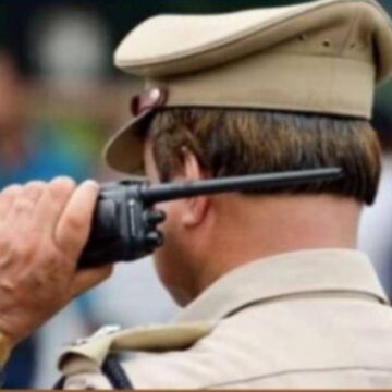 போலீஸ் வாக்கி டாக்கியை பறித்து தண்ணீரில் எறிந்த வழக்கு.. இளைஞருக்கு நீதிமன்றம் போட்ட உத்தரவு