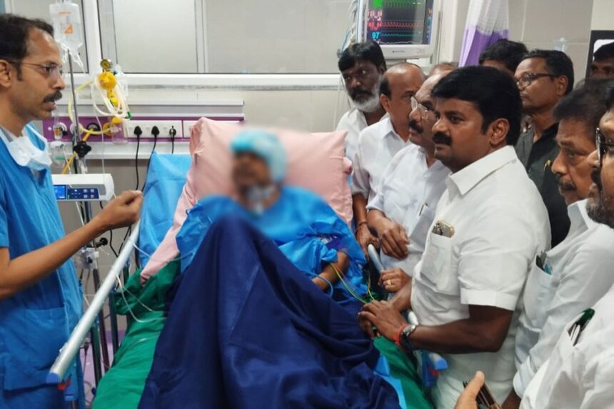 மருத்துவர்களுக்கு பாதுகாப்பு இல்லை – அதிமுக முன்னாள் அமைச்சர்கள் குற்றச்சாட்டு