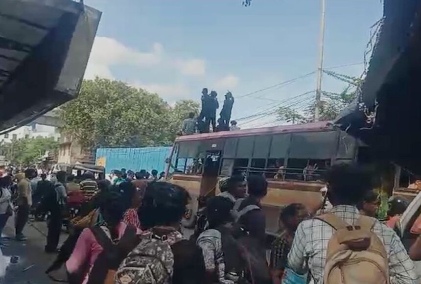 மீண்டும். மீண்டும்..மீண்டுமா?: இவங்க ரகளை தாங்க முடியல- அராஜகம் செய்யும் மாணவர்கள்