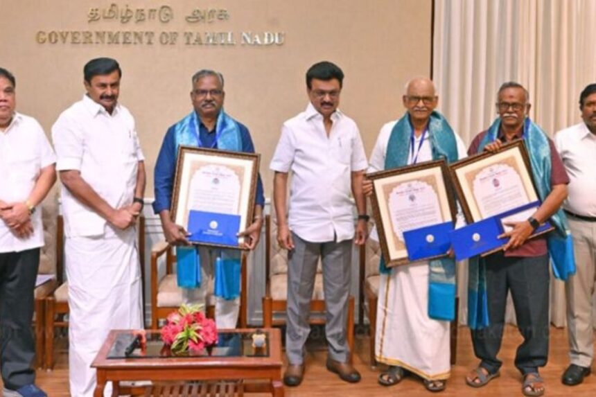 மூன்று தமிழறிஞர்களுக்கு இலக்கிய மாமணி விருது : முதல்வர் மு.க.ஸ்டாலின் வழங்கினார்