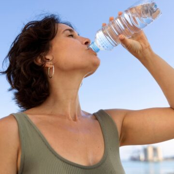 Here’s how long it takes for water to fully hydrate the body after you drink it: ‘Chugging a lot in one go can…’