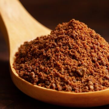 Here’s what happens to your blood sugar level when you add desi khand to tea