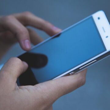 Holding your phone in this posture is giving you anxiety