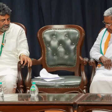 K’taka CM tussle: Cong high command cracks whip; Sidda invites DKS for breakfast meet