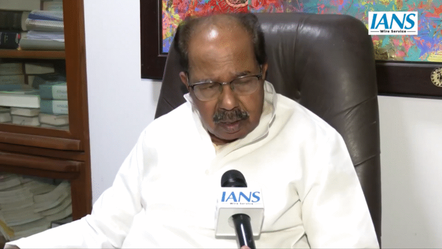 K’taka CM tussle: Cong veteran Moily breathes fire; blames top brass of being blind