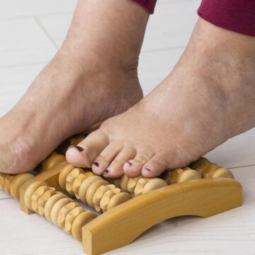 Neurologist says certain blood pressure, blood sugar medicines could cause feet and ankle swelling, ‘especially in older adults’