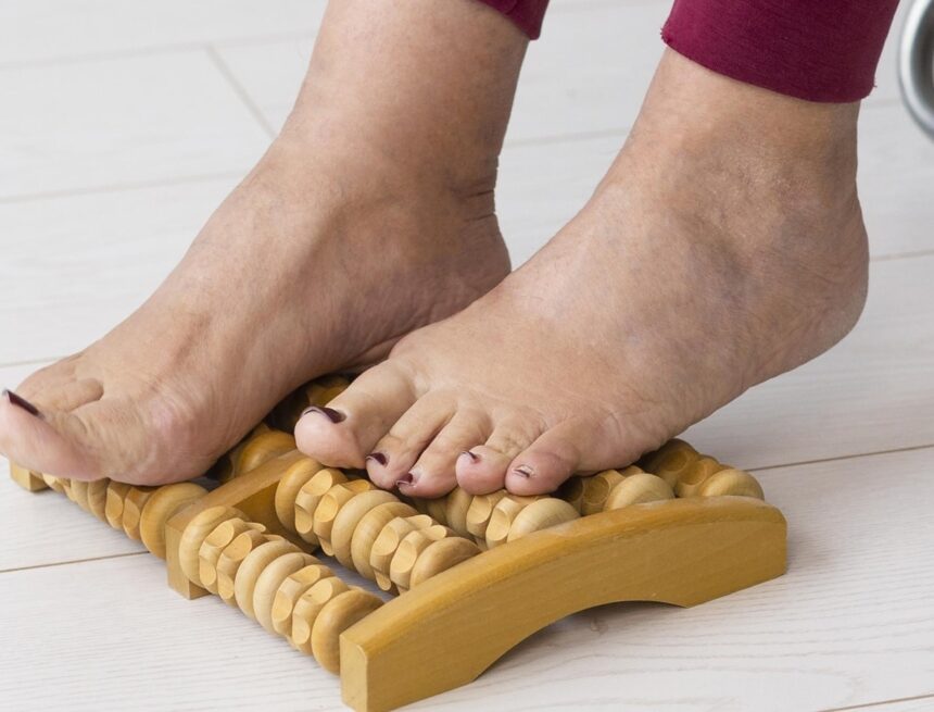 Neurologist says certain blood pressure, blood sugar medicines could cause feet and ankle swelling, ‘especially in older adults’ Neurologist says certain blood pressure, blood sugar medicines could cause feet and ankle swelling, ‘especially in older adults’