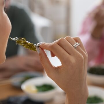 Should we eat dinner earlier in winter? Why timing might matter more than you think