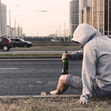 This is what happens when you drink tea or coffee over alcohol