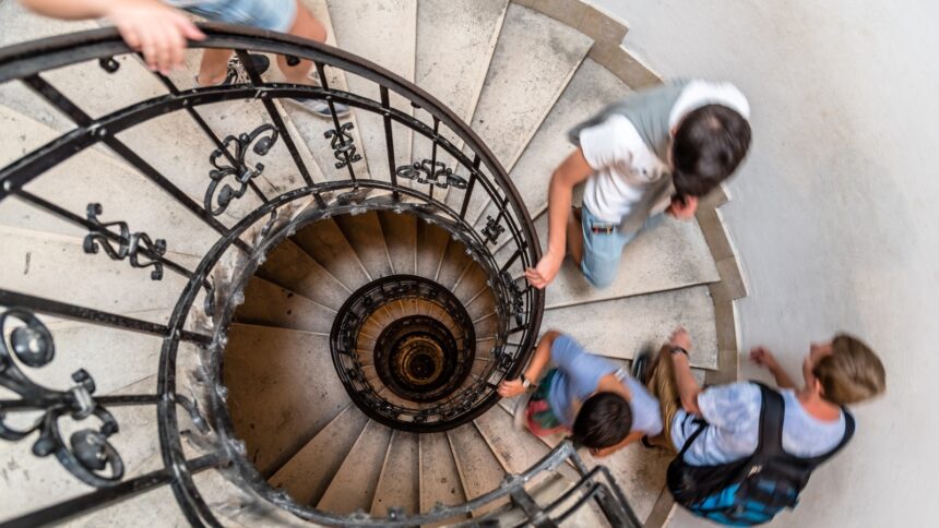 ‘Why can’t I differentiate between the end of one step and the start of other when going down a staircase?’