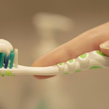‘So the proper way of storing it is…’: Dentist explains why your toothbrush cover is a ‘hell no’, shares safer ways to store it and prevent bacterial overgrowth