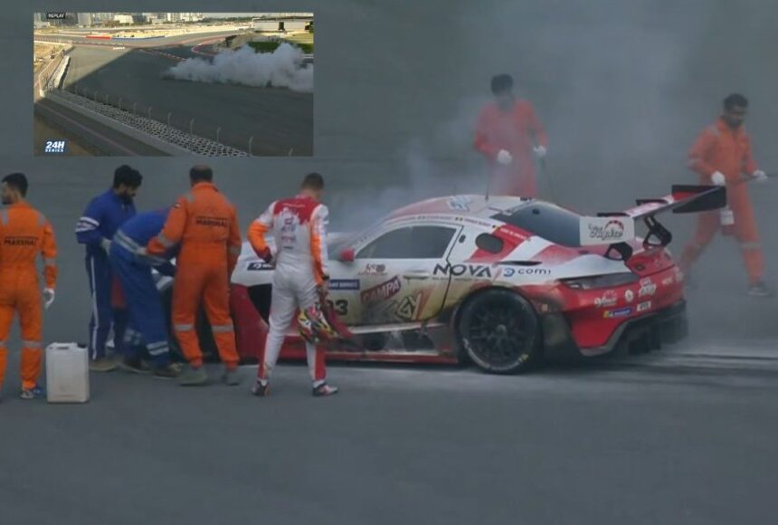 துபாய் கார் ரேஸ் விபத்து: அஜித்குமார் அணி கார் தீப்பற்றியதால் பதற்றம் துபாய் கார் ரேஸ் விபத்து: அஜித்குமார் அணி கார் தீப்பற்றியதால் பதற்றம்