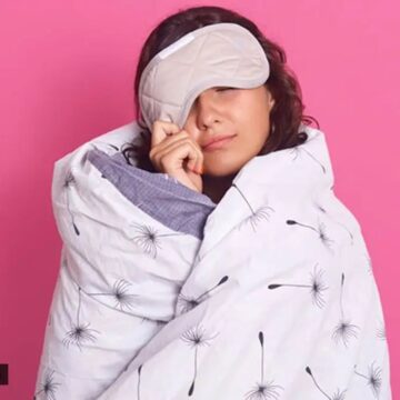 Why does sleeping after 11 pm impact weight even with a clean diet?