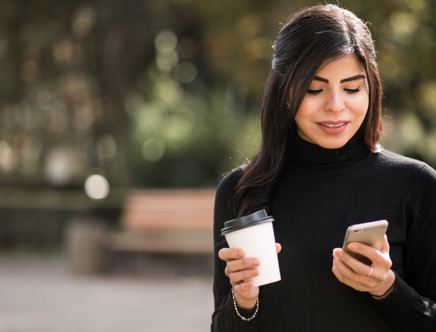 ‘Checking your phone 50 to 80 times a day’: Psychologist points out if your attention span is in danger