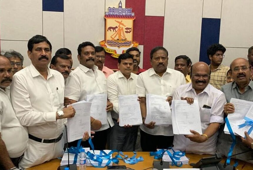 சென்னை மாவட்டத்தில் 28,30,936 வாக்காளர்கள்: பெரிய தொகுதி பெரம்பூர் , சின்ன தொகுதி துறைமுகம் சென்னை மாவட்டத்தில் 28,30,936 வாக்காளர்கள்: பெரிய தொகுதி பெரம்பூர் , சின்ன தொகுதி துறைமுகம்