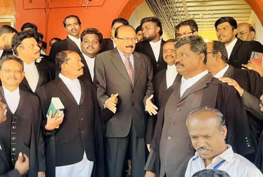 விடுதலைப்புலிகள் மீதான தடை நீக்க கோரிய வைகோ வழக்கு: உயர்நீதிமன்றம் தள்ளுபடி விடுதலைப்புலிகள் மீதான தடை நீக்க கோரிய வைகோ வழக்கு: உயர்நீதிமன்றம் தள்ளுபடி