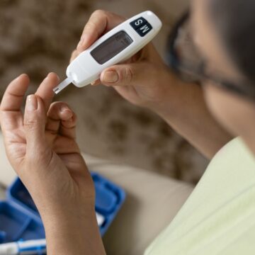 ‘If my blood sugar goes above 220 mg/dL but I can bring it down to normal within a few hours through exercise and cinnamon, am I still at risk of serious damage?’