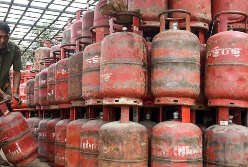 சிலிண்டர் தட்டுப்பாடு மத்திய அரசு செயல்பாடு எப்படி ? சிலிண்டர் தட்டுப்பாடு மத்திய அரசு செயல்பாடு எப்படி ?