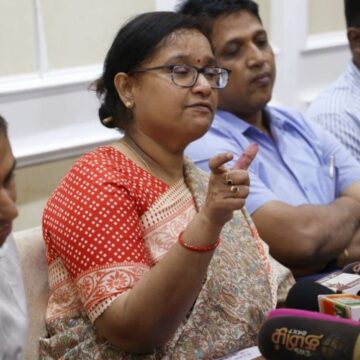 வரும் 26 ஆம் தேதி வரை புதிய வாக்காளர் அடையாள அட்டை  விண்ணப்பிக்கலாம் : தேர்தல் அதிகாரி அர்ச்சனா பட்நாயக்