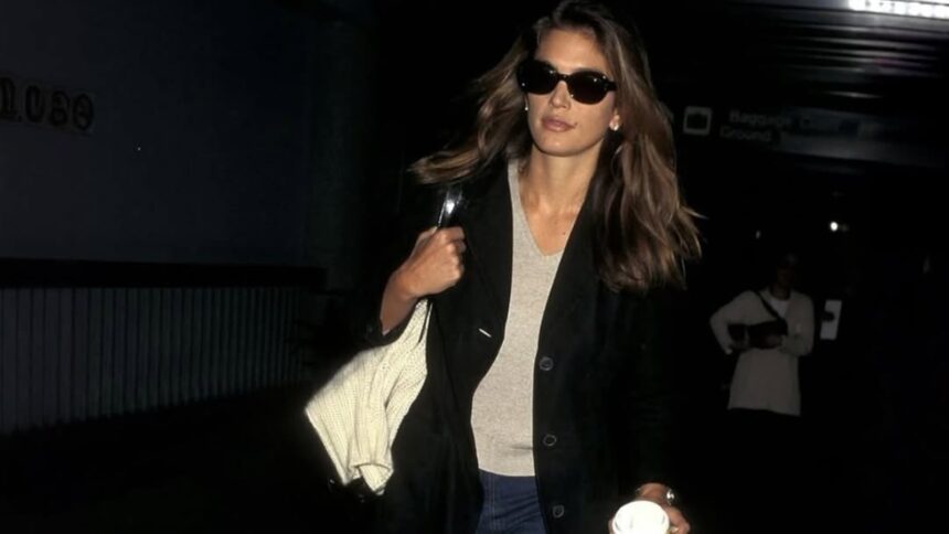 Experts decode supermodel Cindy Crawford’s ‘6-8.30 am’ routine: From red light therapy to Pilates power
