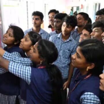 12-ம் வகுப்பு தேர்வு முடிவுகள் வெளியீடு: 95.2 சதவீதம் தேர்ச்சி, ஈரோடு முதலிடம் 