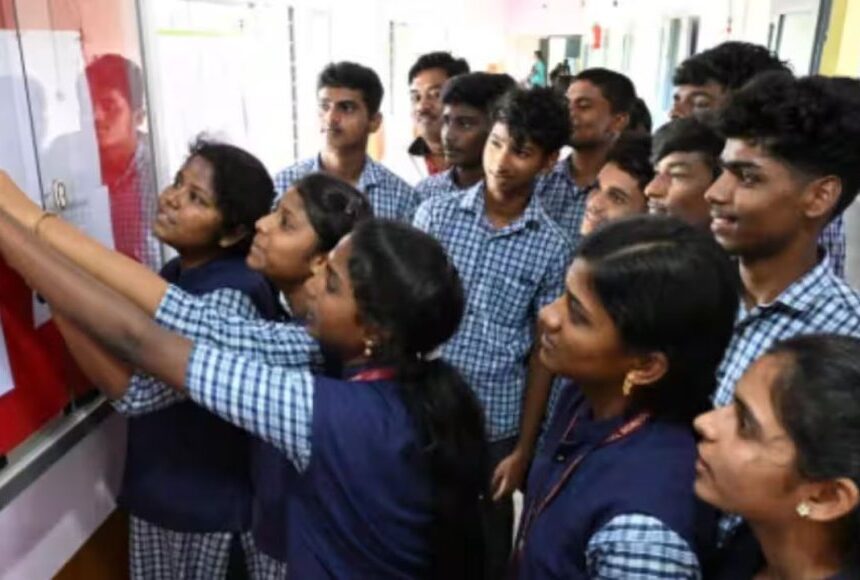 12-ம் வகுப்பு தேர்வு முடிவுகள் வெளியீடு: 95 12-ம் வகுப்பு தேர்வு முடிவுகள் வெளியீடு: 95.2 சதவீதம் தேர்ச்சி, ஈரோடு முதலிடம்